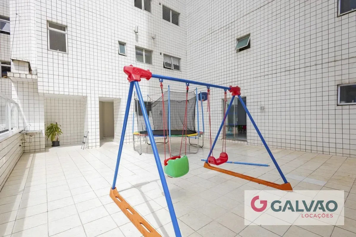 Glass-enclosed balcony in a 3-bedroom apartment, 116 m² — photo 10