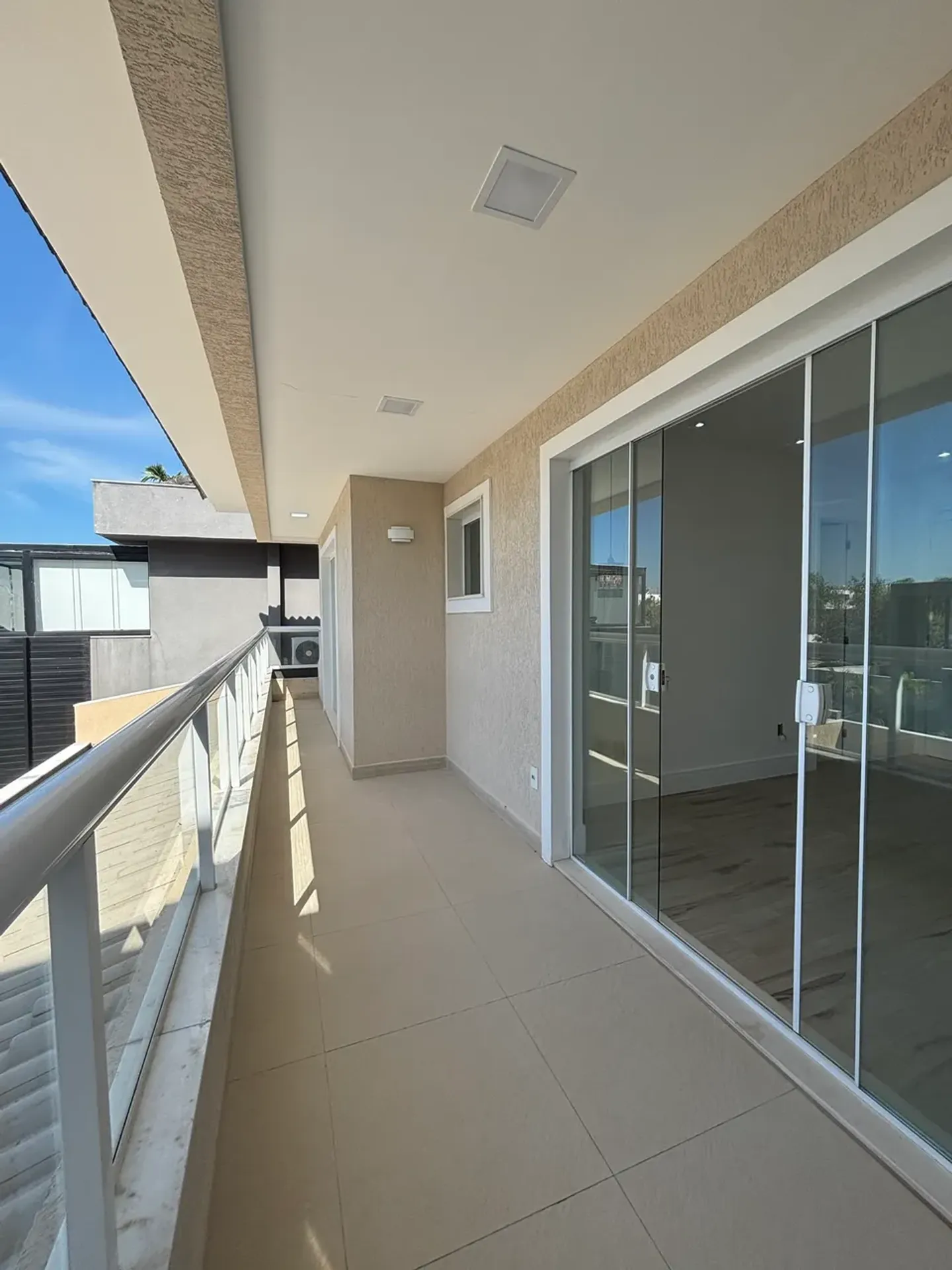 House with 4 bedrooms and 4 bathrooms and a separate kitchen — photo 28