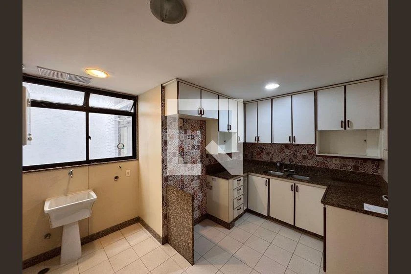 Apartamento, 83 m², com piso de madeira ou laminado