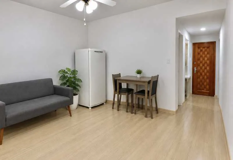 Wood or laminate floors in a one-bedroom apartment, 35 m²