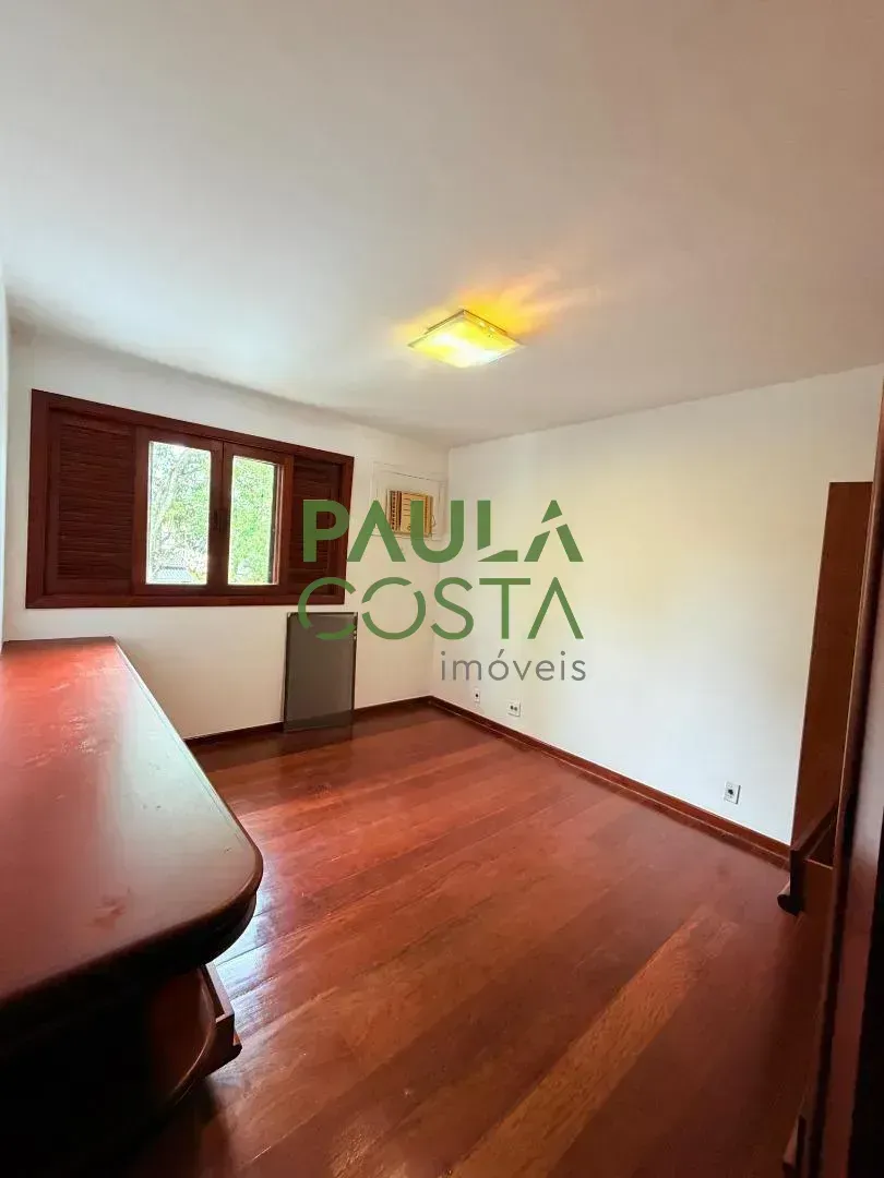 Casa sem mobília com 5 quartos, 5 banheiros e 638 m² — photo 26
