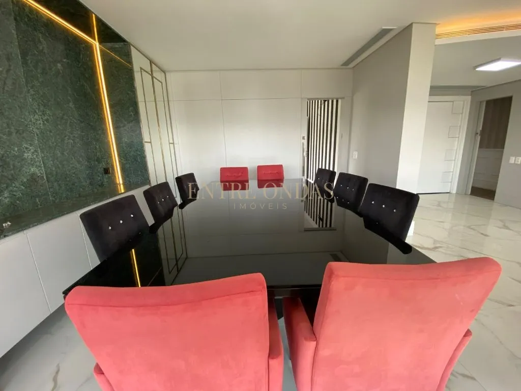 Вид на воду та 4 спальні: квартира 304 м² — photo 21