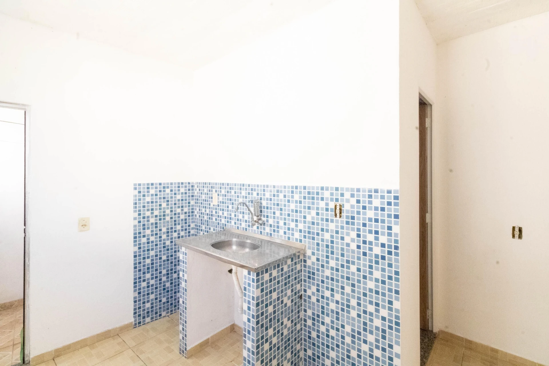 Estúdio com cozinha separada, 1 quarto e 1 banheiro — photo 7