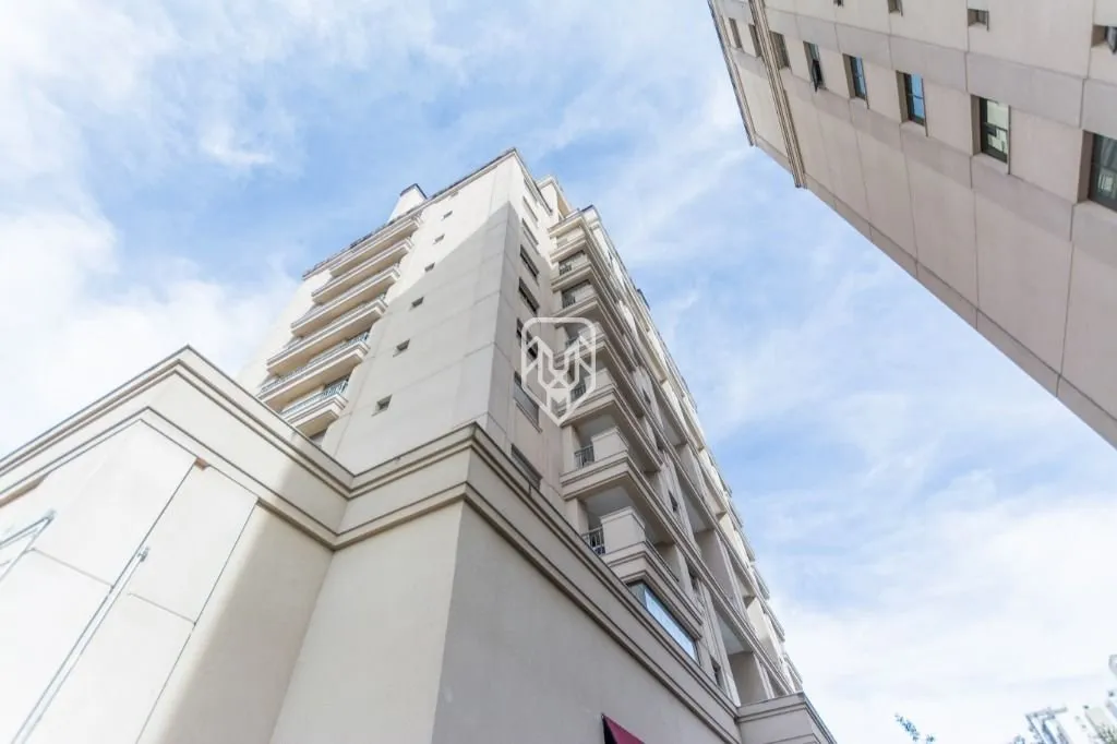 Furnished 1-bedroom apartment with open-plan kitchen and parking