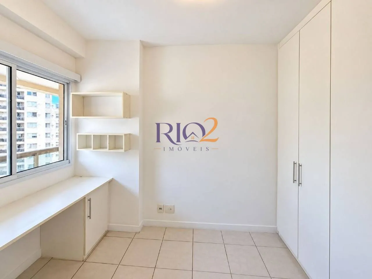 Glass-enclosed balcony in a 3-bedroom apartment, 96 m² — photo 23