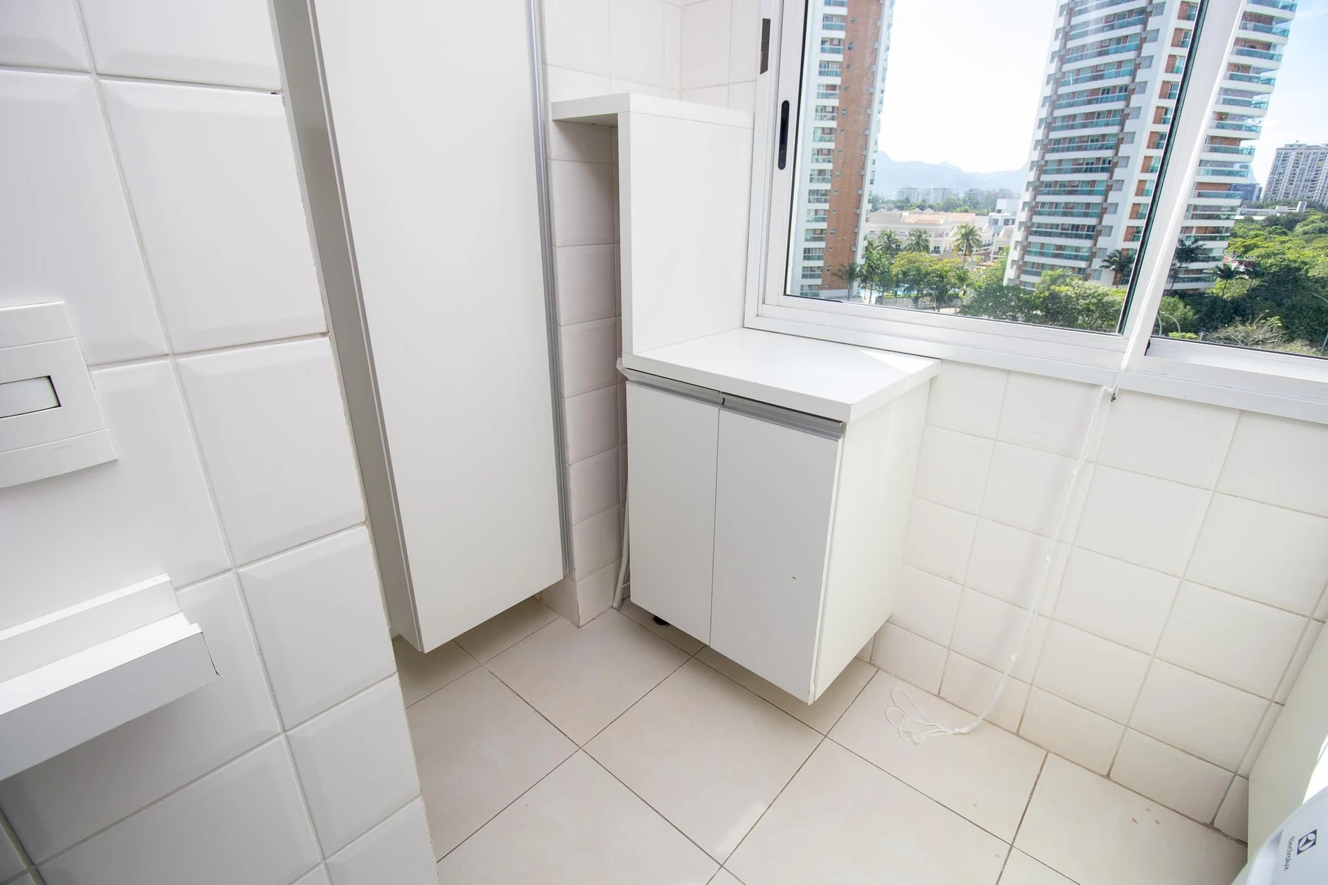 3-bedroom apartment with a glass-enclosed balcony — photo 21