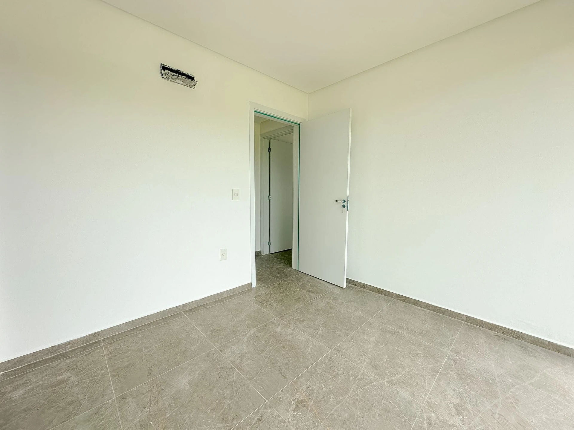 Floor-to-ceiling windows in a 3-bedroom house, 157 m² — photo 61