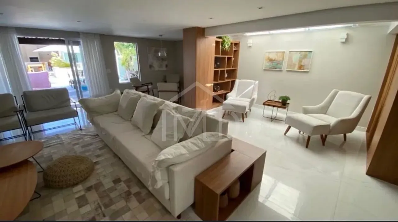 Casa mobiliada com 500 m², 4 suítes e jardim privativo