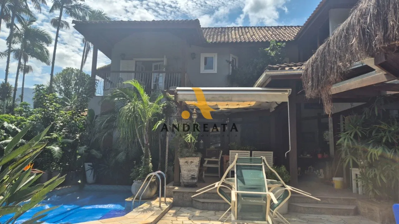 Casa de 307 m² com janelas do piso ao teto e banheira — photo 50