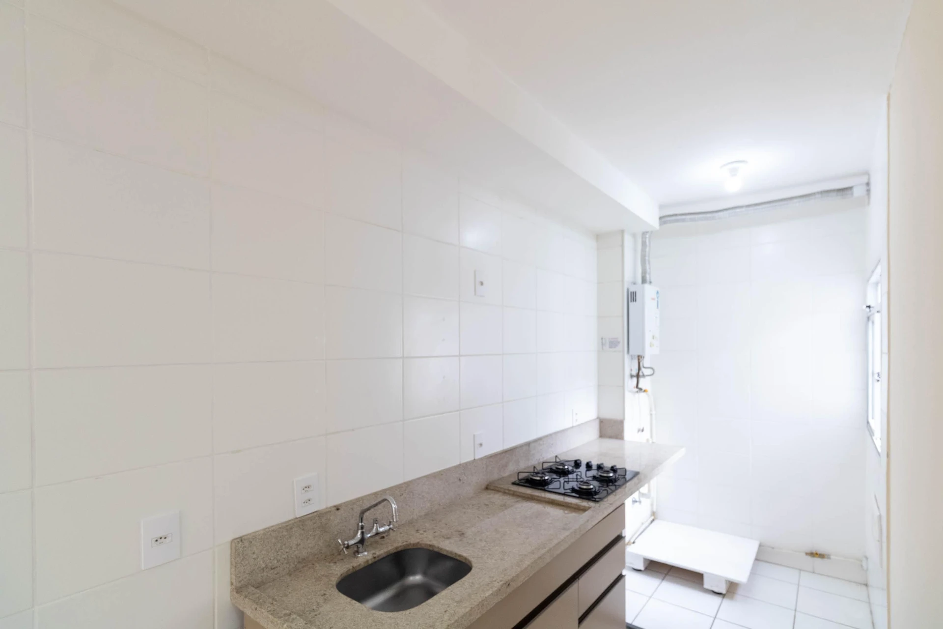 2-bedroom apartment with no parking included — photo 8