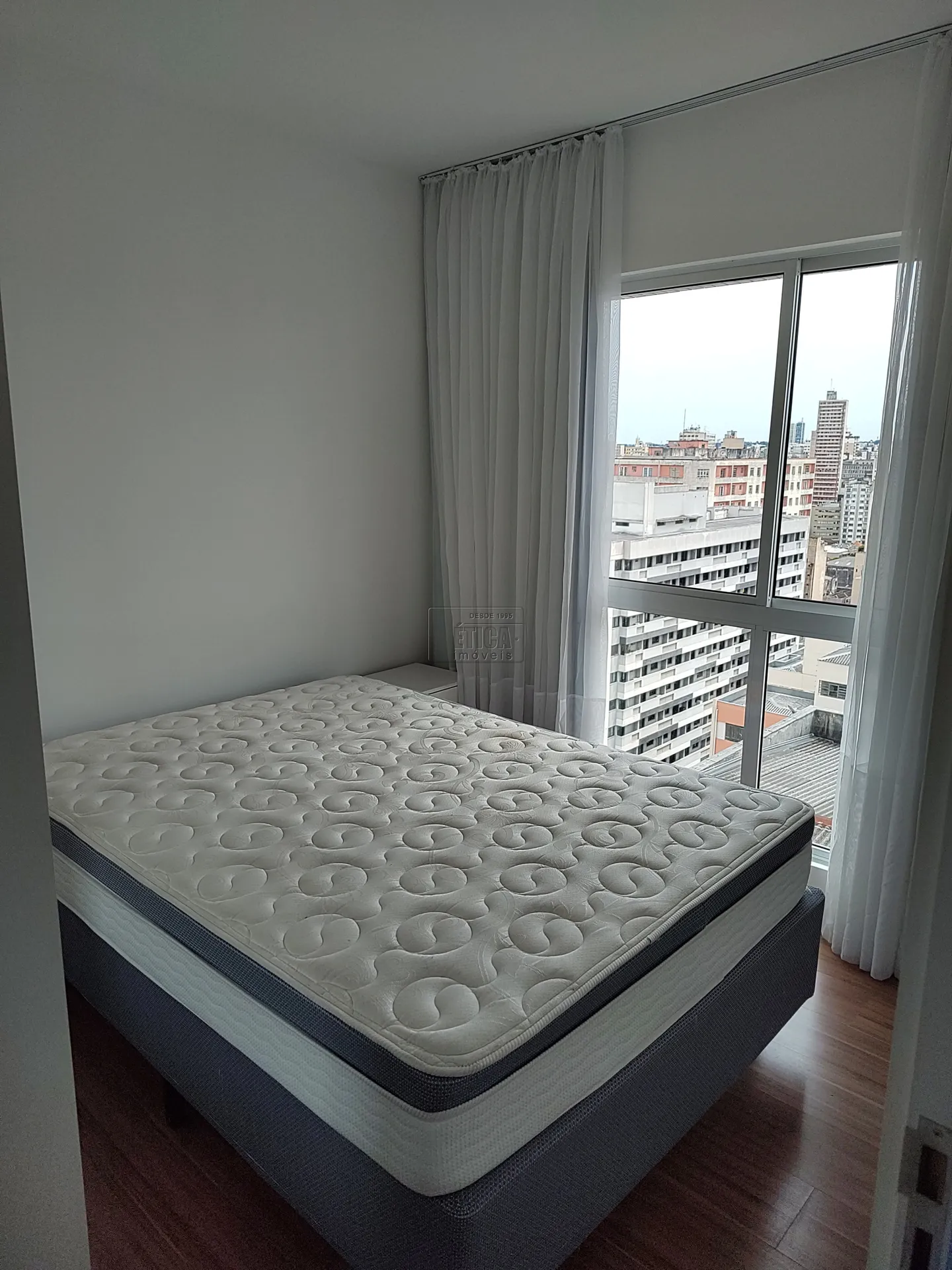 One-bedroom apartment in a building with a gym — photo 3