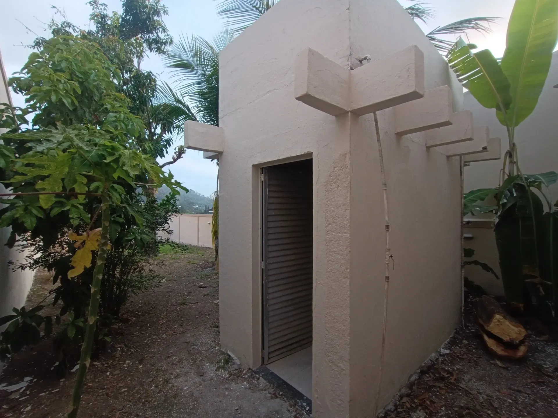 Unfurnished house with 4 bedrooms and 5 bathrooms — photo 45