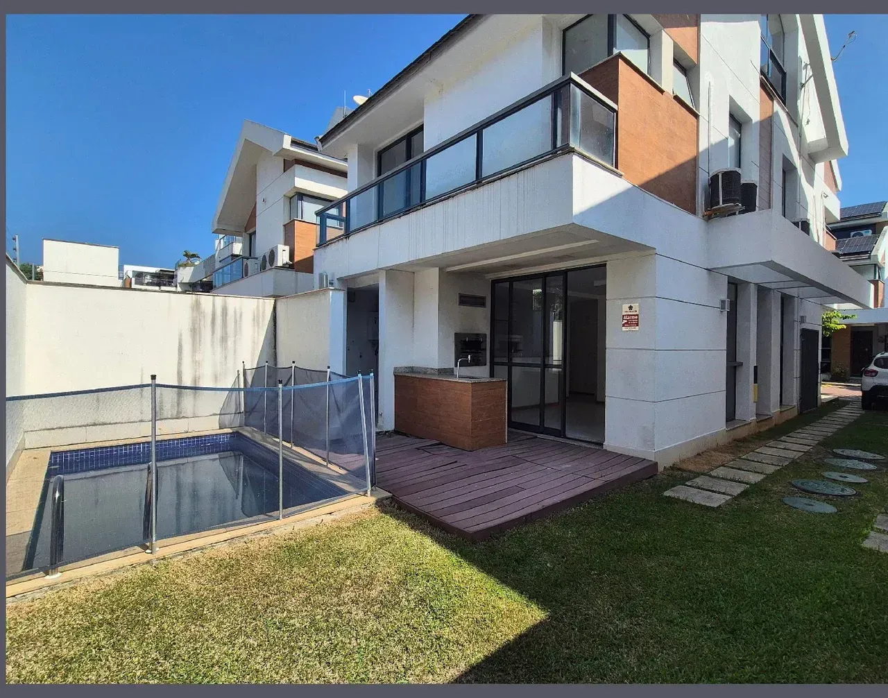 Casa para aluguel com 4 quartos e 300 m²
