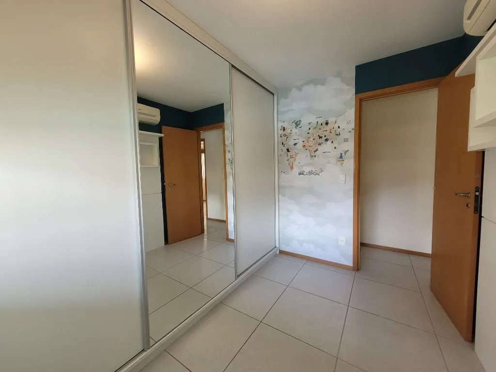 Glass-enclosed balcony in a 3-bedroom apartment, 108 m² — photo 4