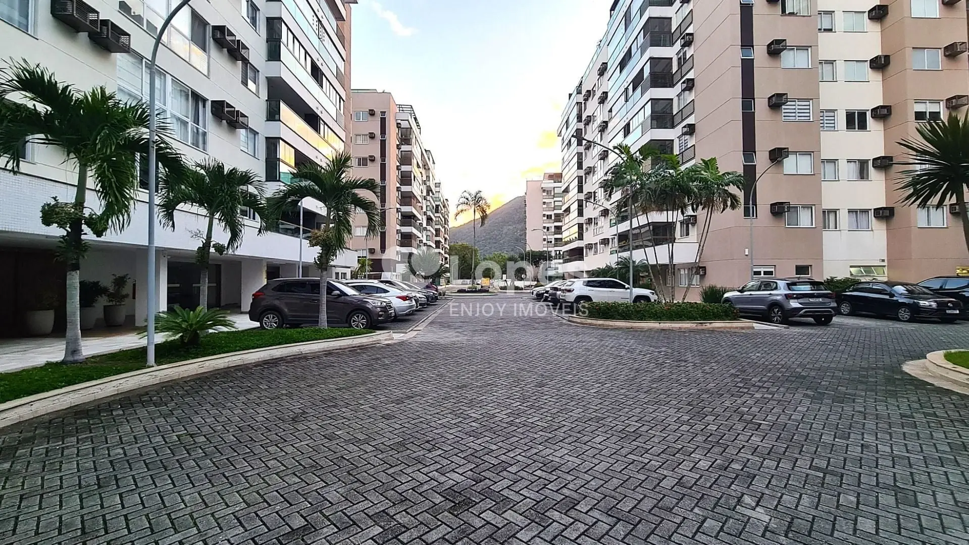 Furnished 2-bedroom apartment with a desk and 71 m² — photo 26
