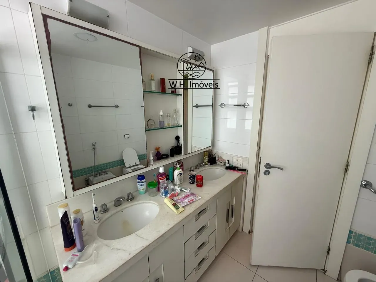 Furnished 240 m² apartment with 4 bedrooms and 2 parking — photo 31