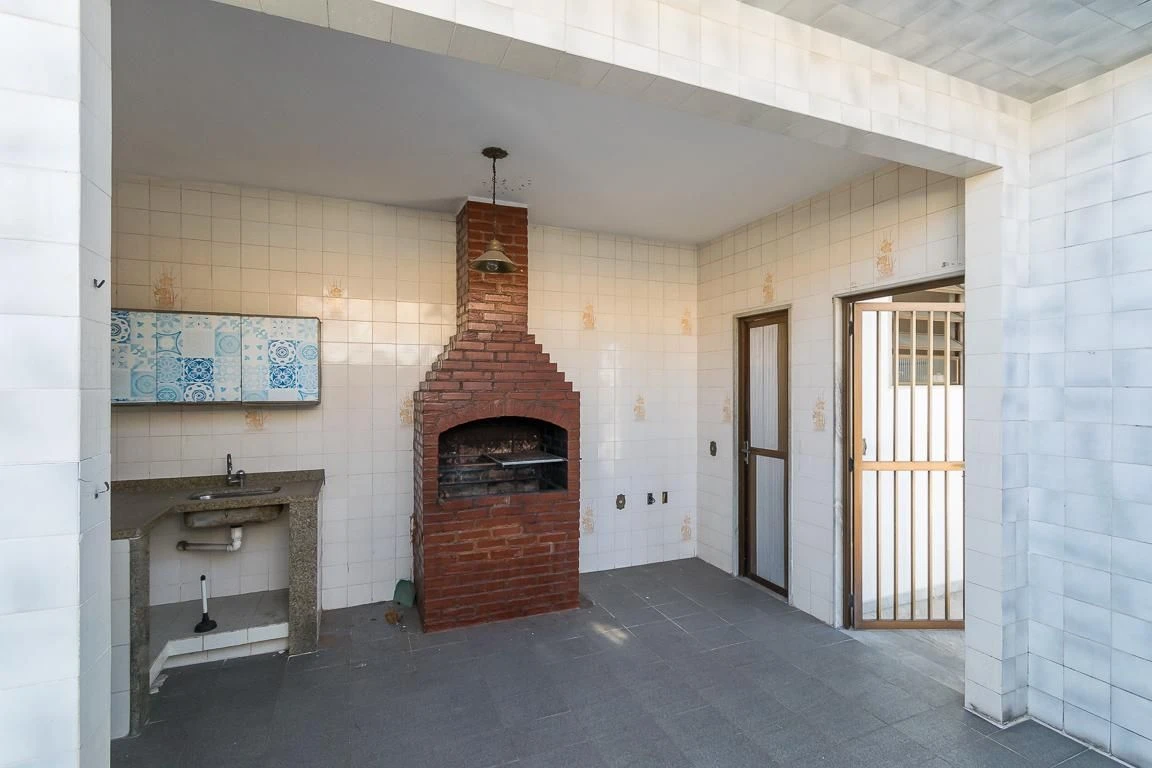 Casa sem mobília com 4 quartos e varanda — photo 6