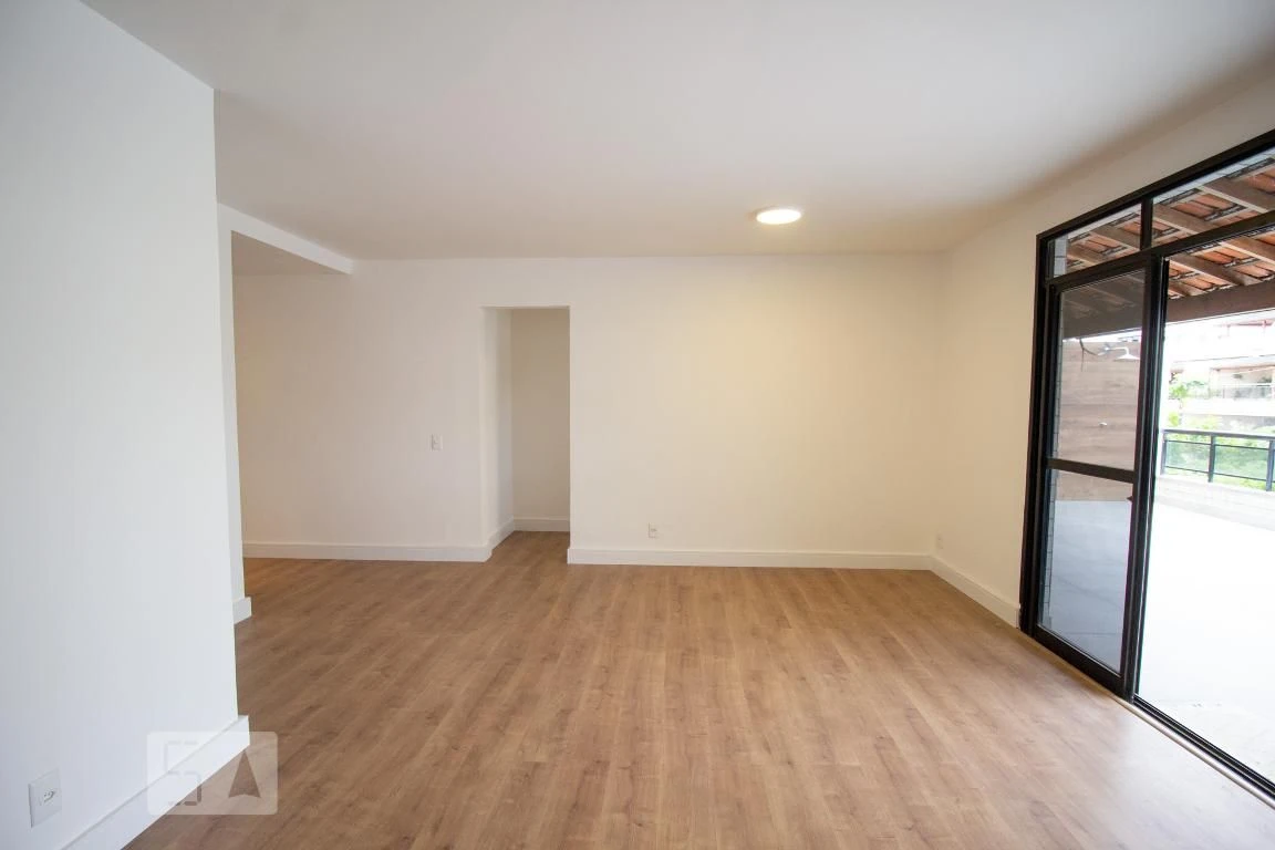3-bedroom apartment with a balcony and built-in BBQ — photo 5