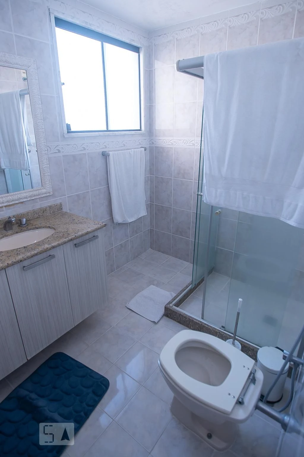 Furnished 3-bedroom apartment with private BBQ — photo 42