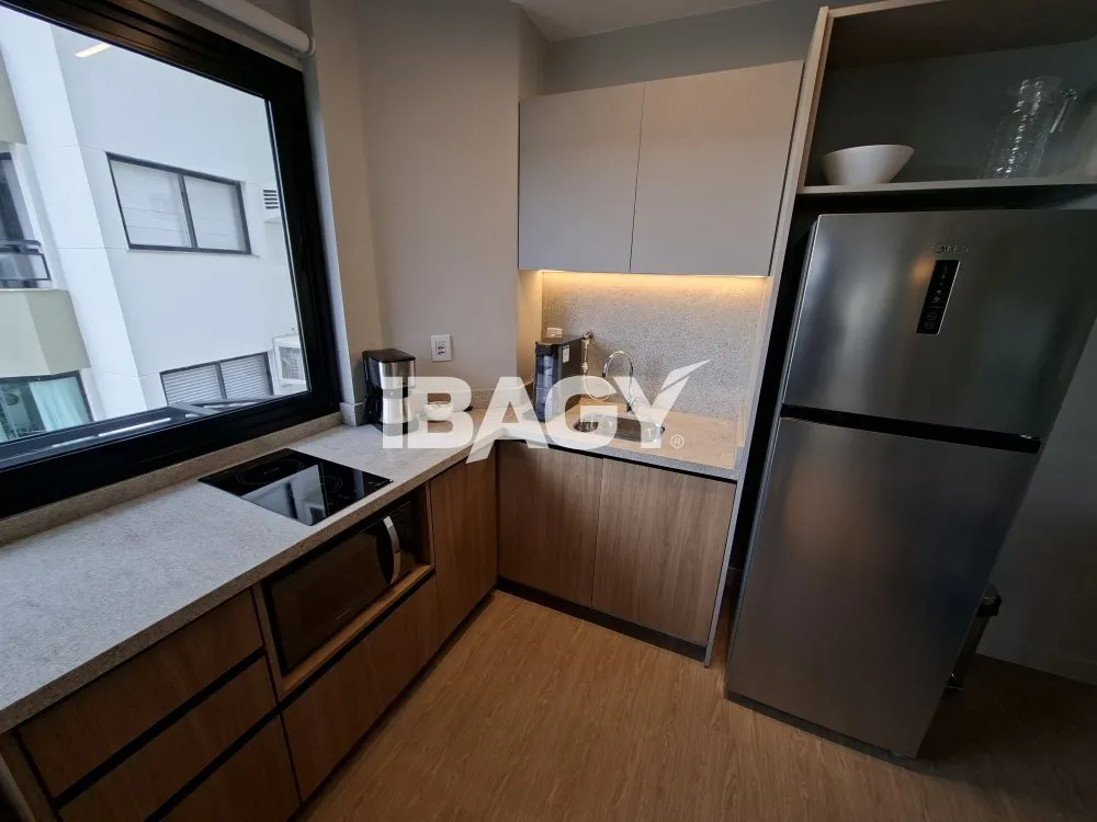 Studio with a glassed-in balcony and open-plan kitchen — photo 86