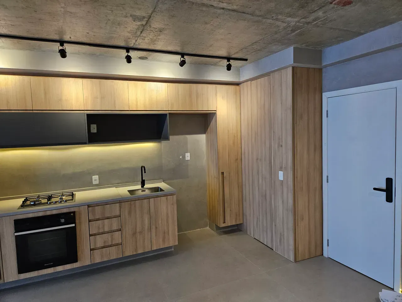 3-bedroom apartment with balcony and open kitchen — photo 13