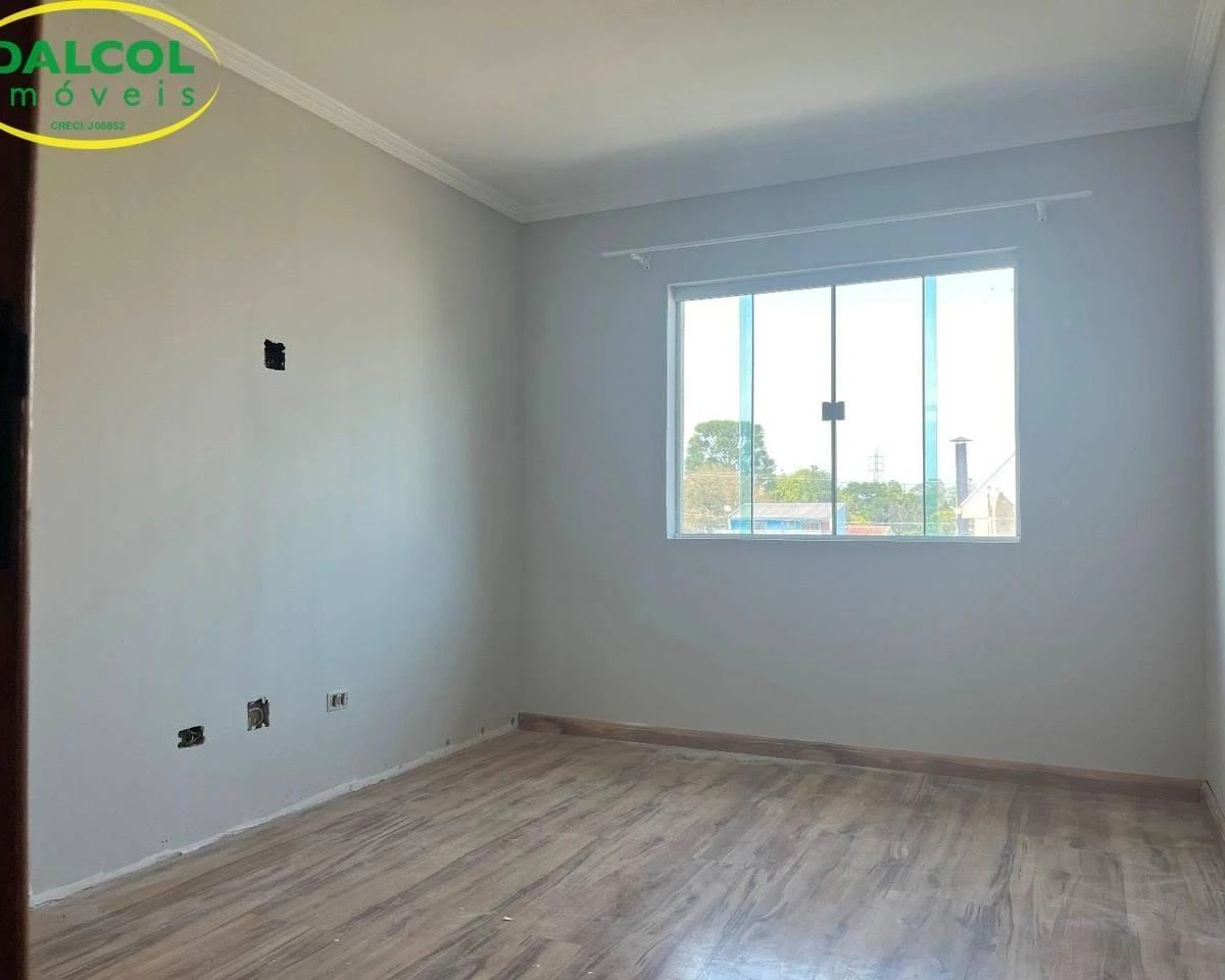 3-bedroom house with wood or laminate floors — photo 10