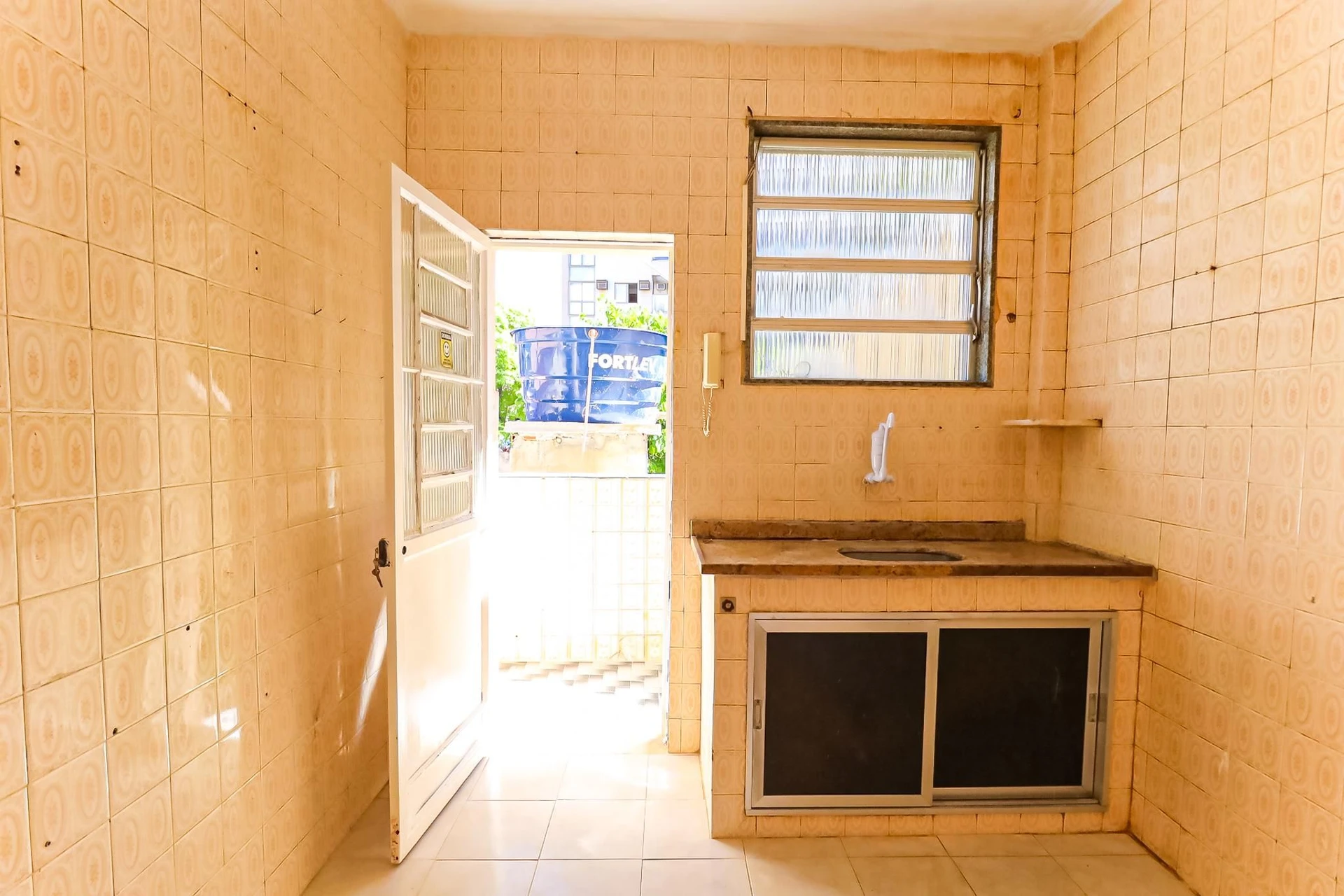 Rental apartment with 2 bedrooms and 1 bathroom — photo 12