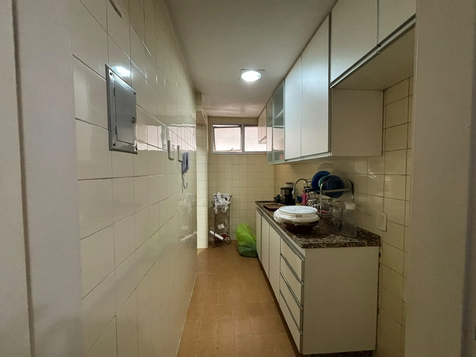 One-bedroom apartment with a mountain view — photo 3
