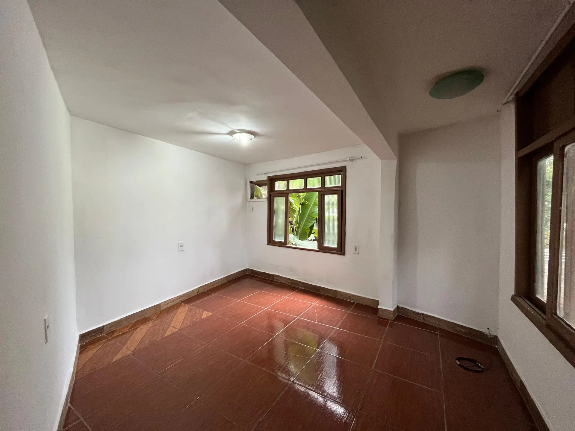 Casa de 1 quarto com cozinha compacta e área de serviço — photo 10
