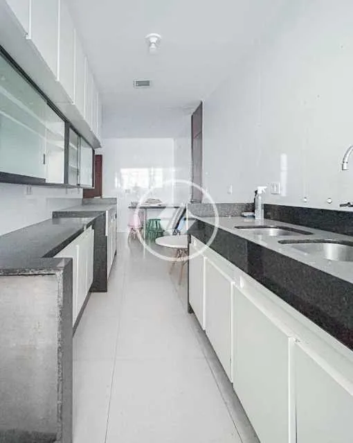3-bedroom apartment with 2 en-suite baths and balcony — photo 8
