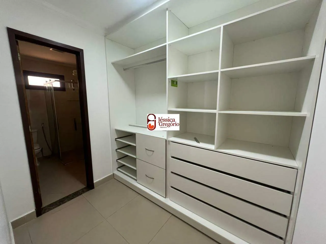 Сад и 4 спальни: дом 240 м² — photo 20