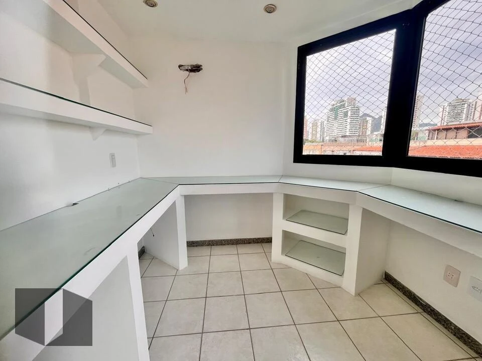 2-bedroom apartment with a home office — photo 13