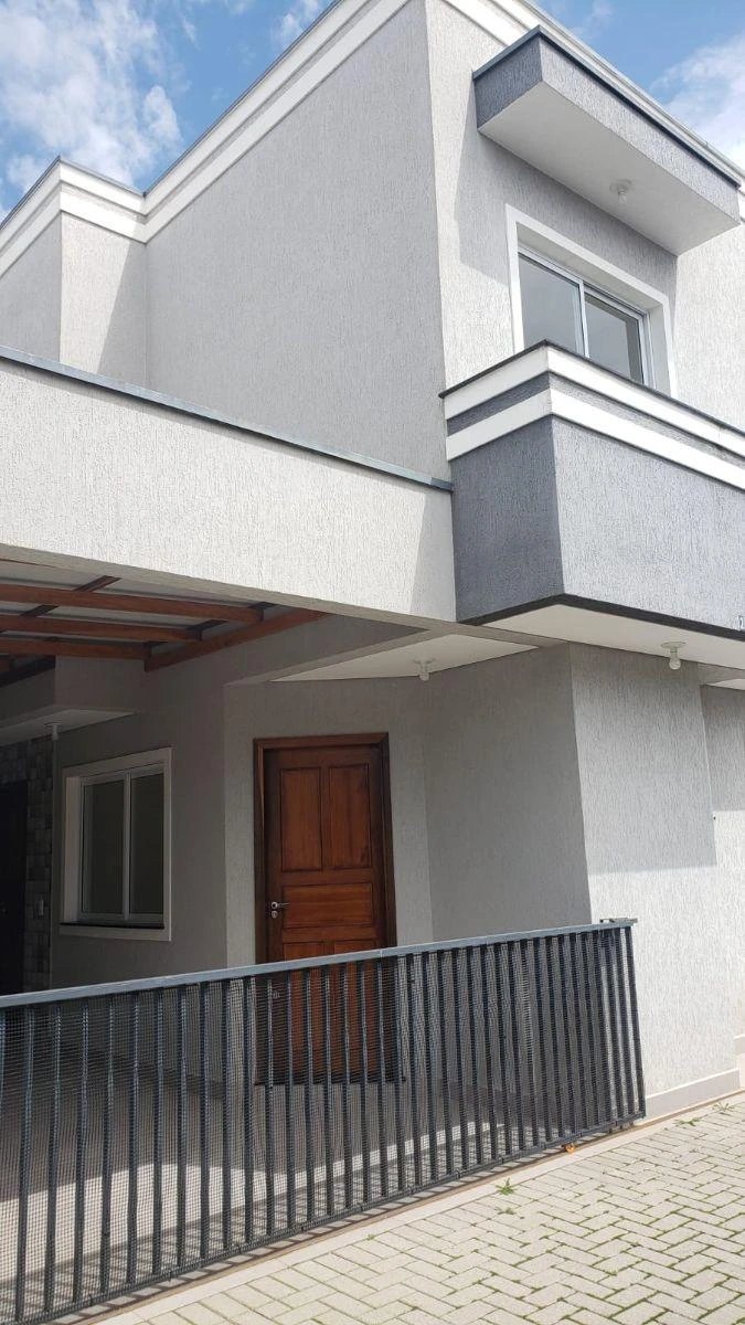 3-bedroom house with a grill on the balcony in Curitiba