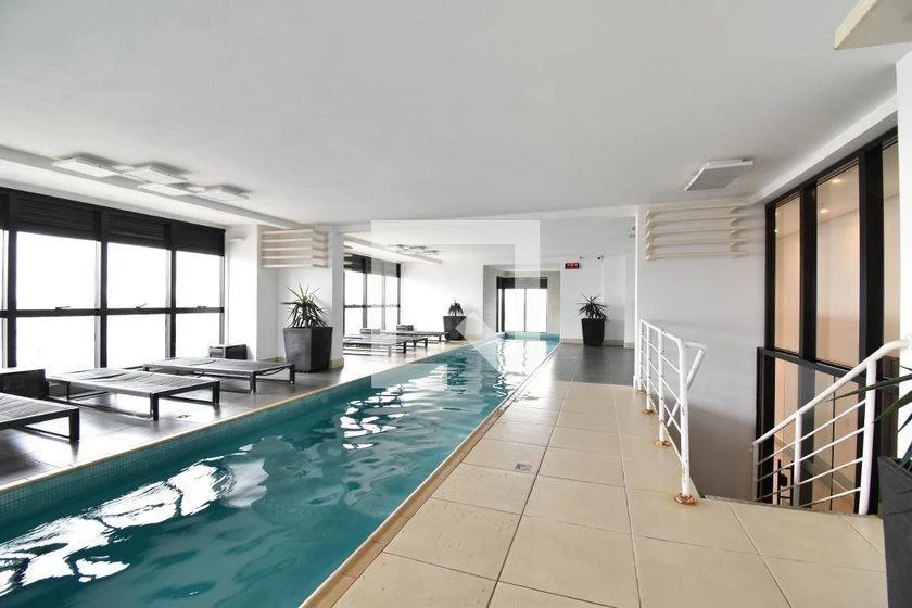 Glass-enclosed balcony in a one-bedroom apartment, 48 m² — photo 38