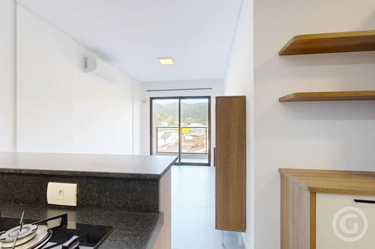 Apartment with 2 bedrooms and a glass-enclosed balcony