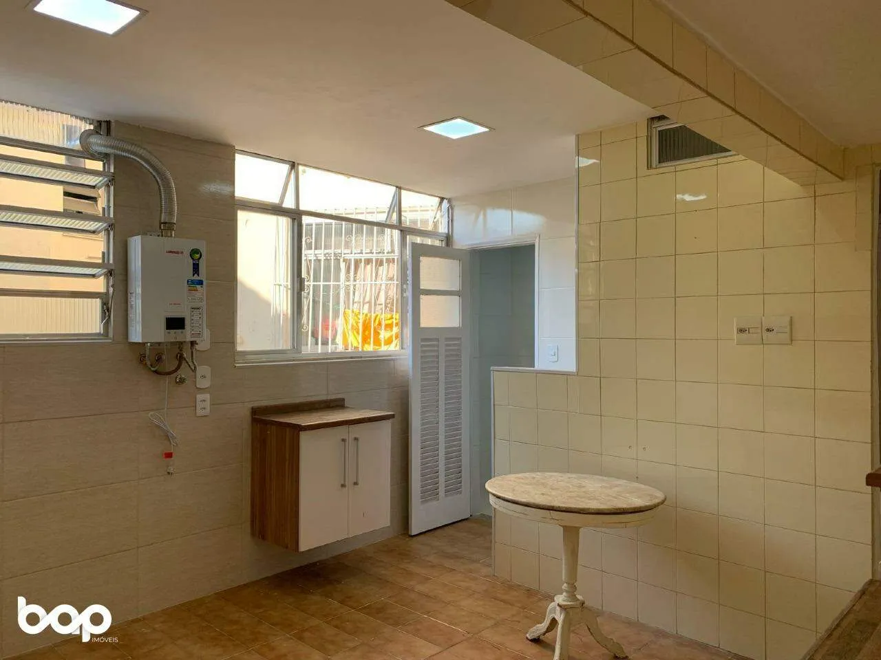 3-bedroom apartment with separate kitchen and stove — photo 18