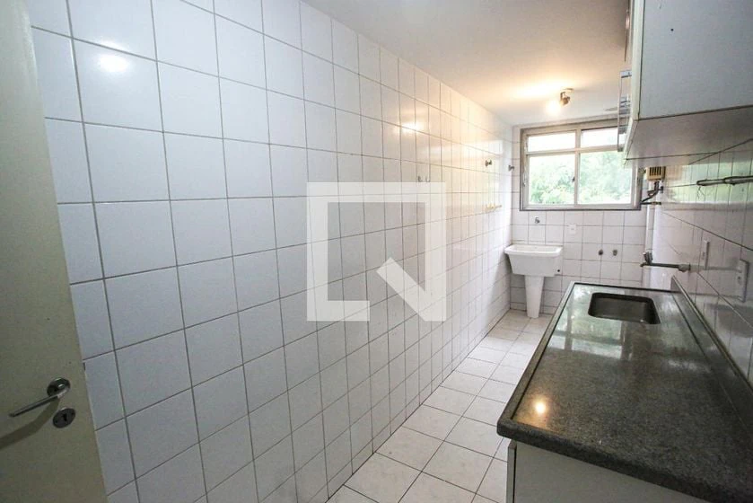 2-bedroom apartment in a building with a gym — photo 17