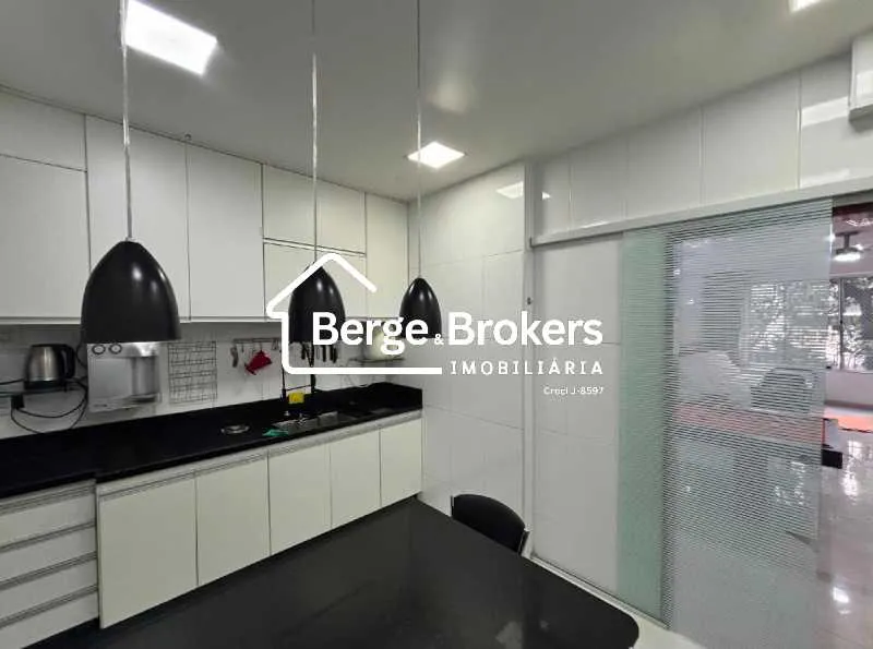 Furnished 3-bedroom apartment with 3 bathrooms — photo 16