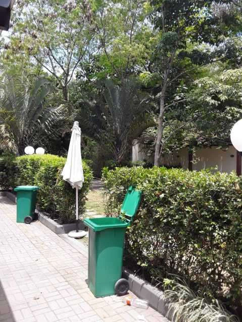 Unfurnished apartment with 3 bedrooms and a closed kitchen — photo 21