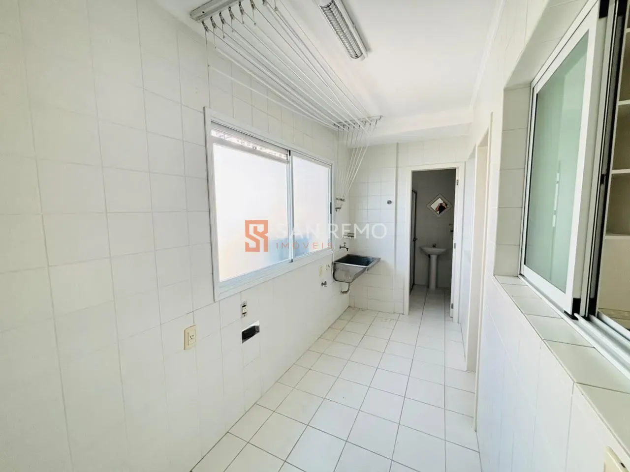 3-bedroom apartment with a water view — photo 6