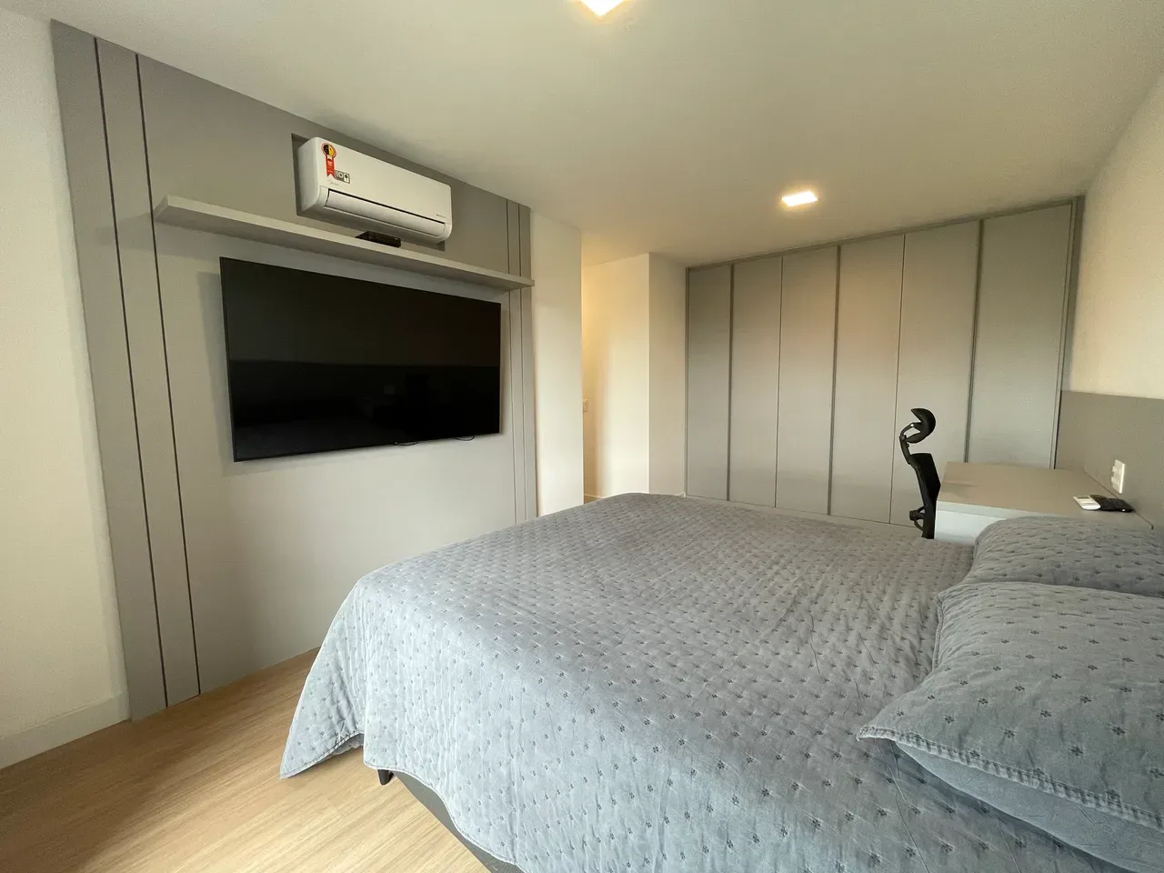 Furnished 151 m² apartment with 3 en-suite bedrooms and 2 parking — photo 13
