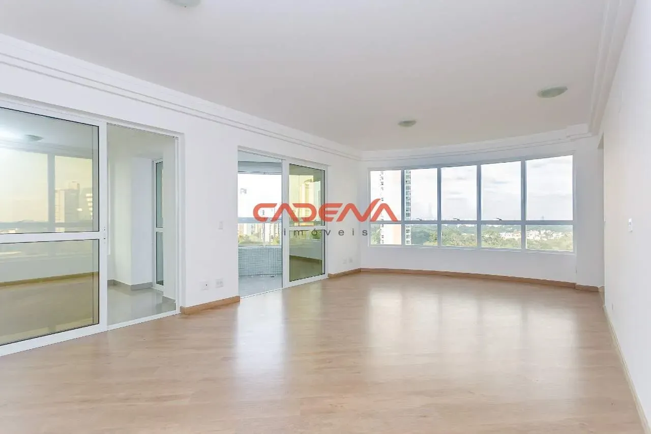 Large apartment with 4 bedrooms and 329 m² plus 2 parking