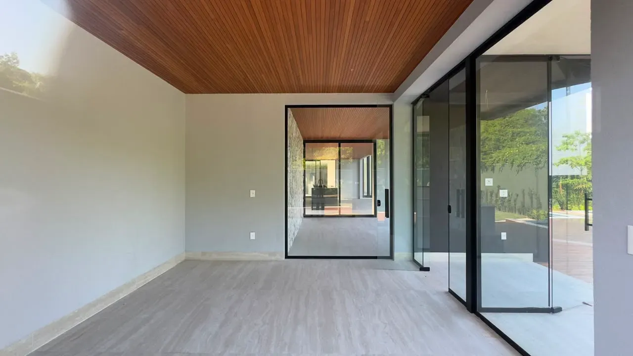 House with 5 bedrooms and floor-to-ceiling windows — photo 37