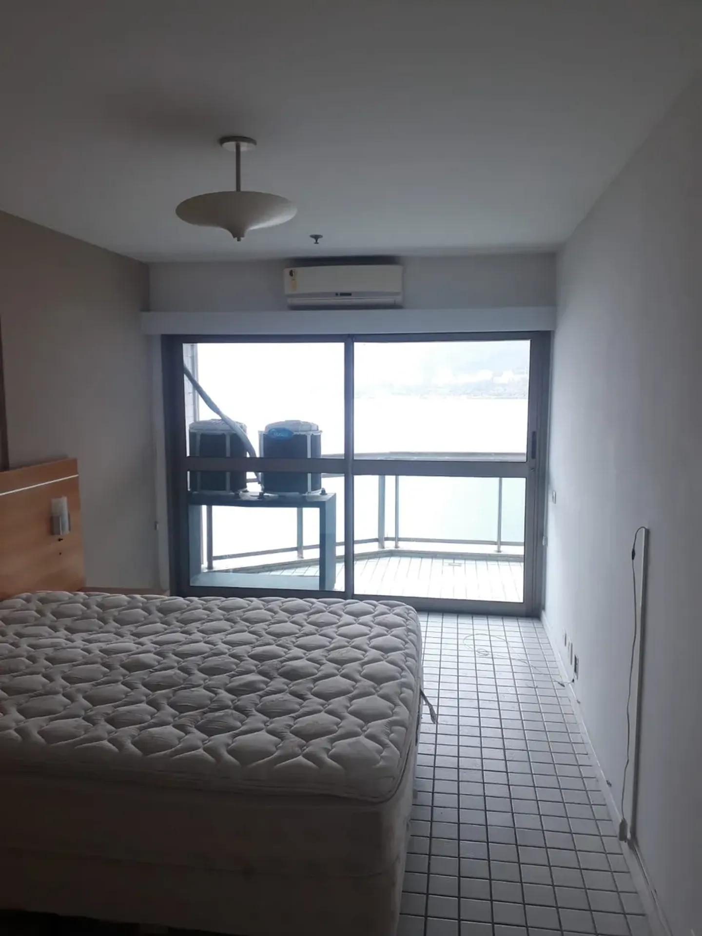 One-bedroom apartment with a water view — photo 3