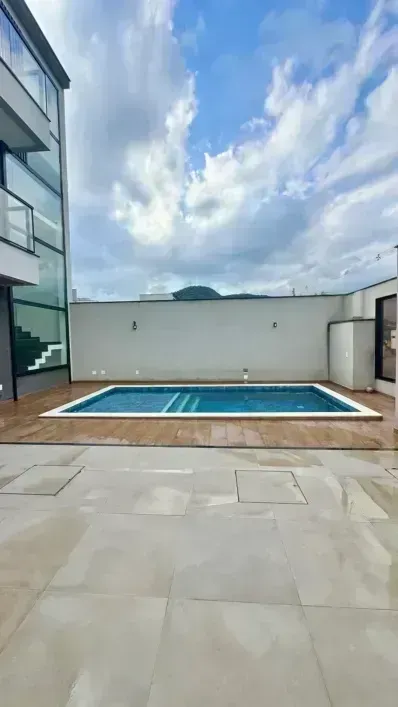 Casa com 5 suítes e piscina externa no condomínio — photo 17