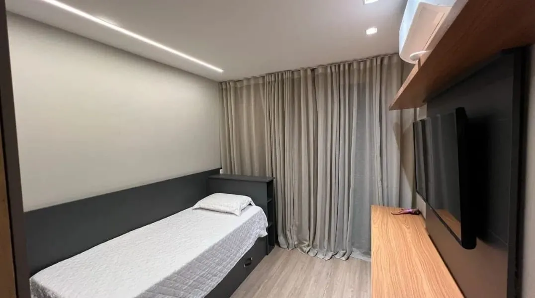 Furnished apartment with an enclosed balcony — photo 5
