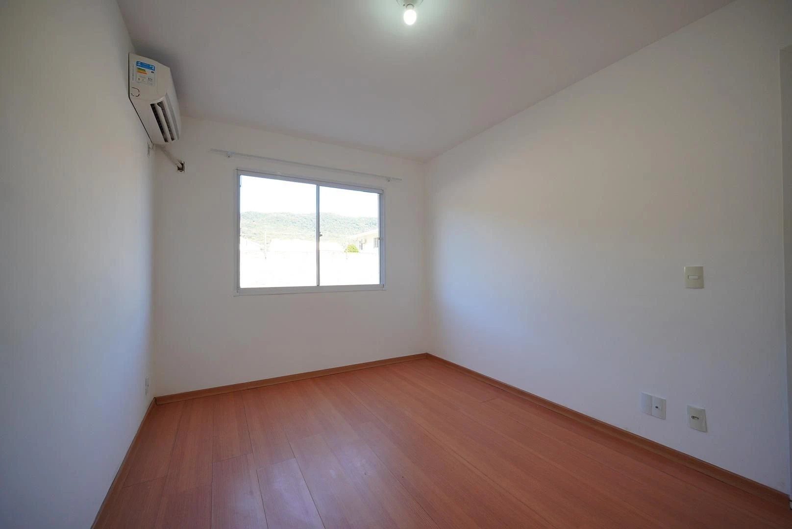 1-bedroom apartment with balcony and mountain view — photo 10