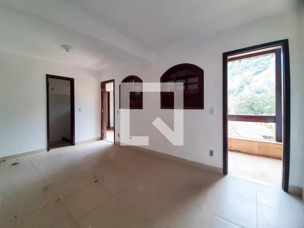 House with 6 bedrooms and 9 bathrooms, 911 m² and 3 parking — photo 59