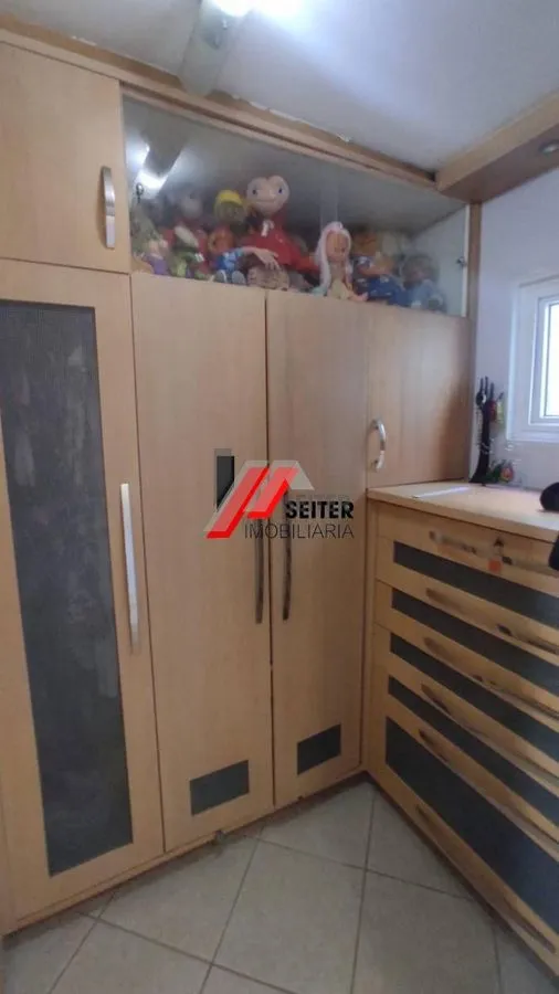Rental house with 5 bedrooms and an open-plan kitchen — photo 75