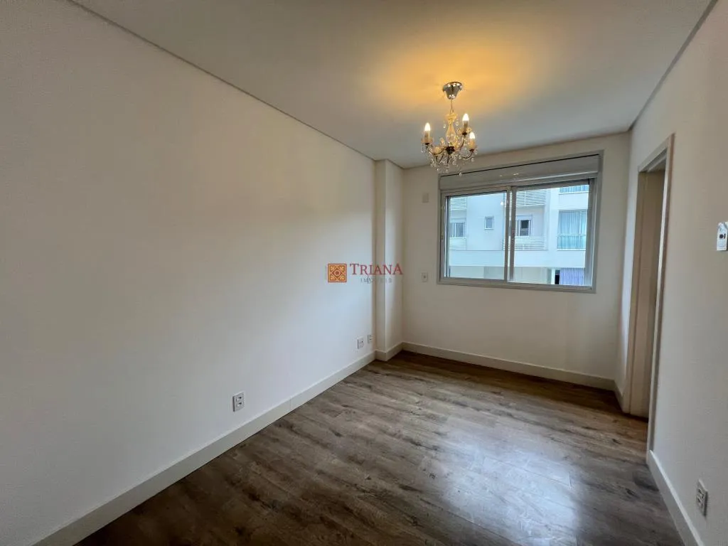 4-bedroom apartment with a water view in Florianópolis — photo 18